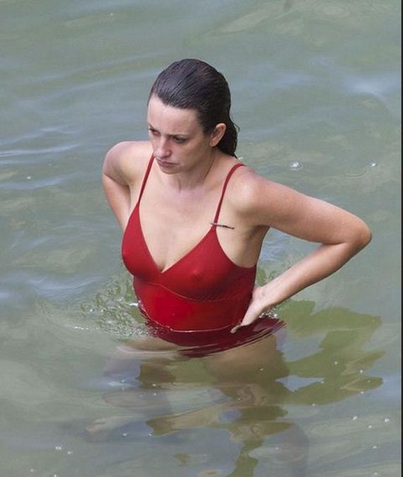 Penelope Cruz-swimsuit